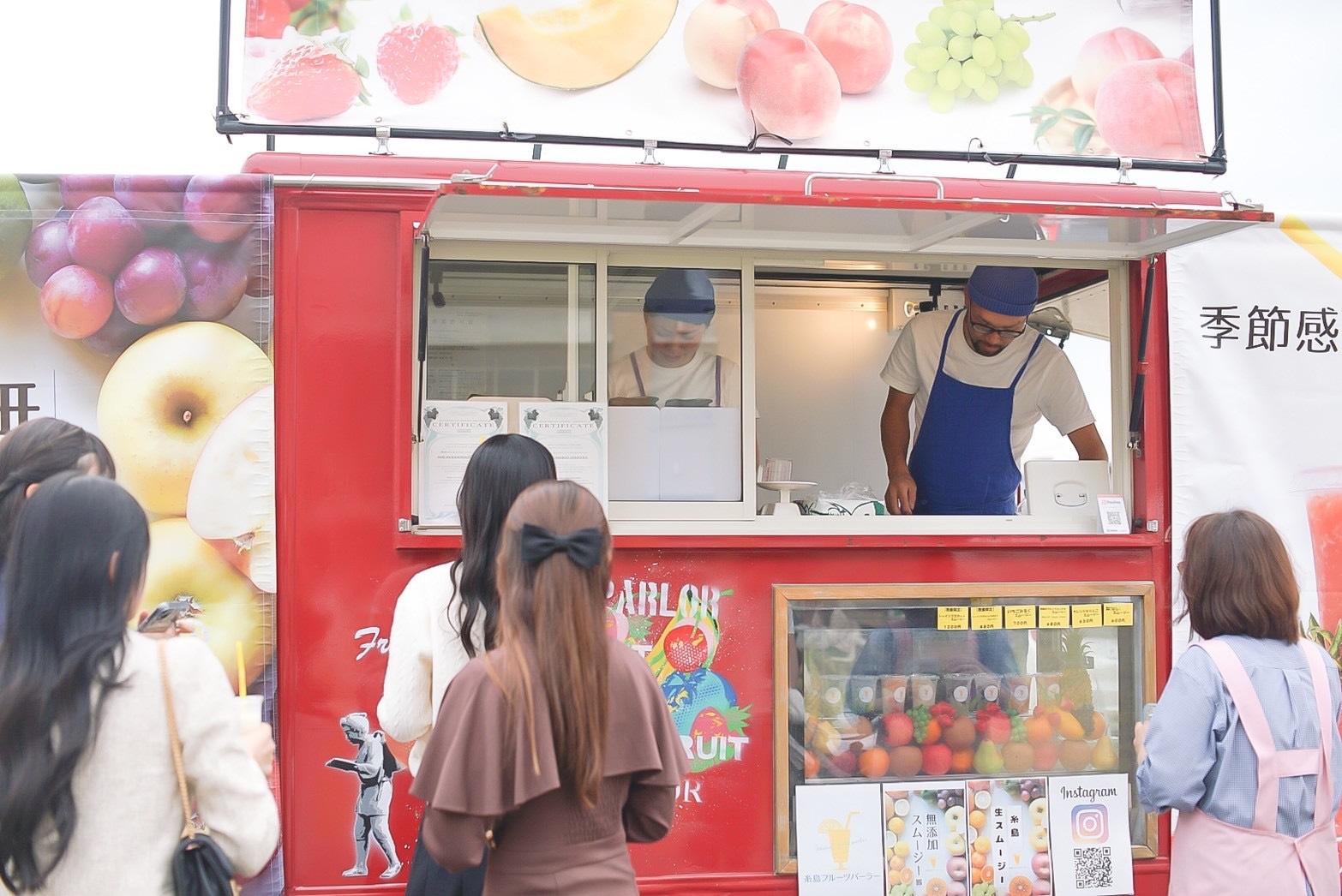 お客様で賑わう糸島フルーツパーラー